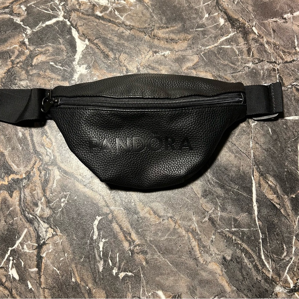 PANDORA LIMITED EDITION BLACK BELT BAG Fanny pack
